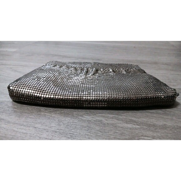 Vintage Metal Mesh Woman's Handbag Silver Color, Pre-owned, Vintage, Hong Kong - Picture 5 of 9